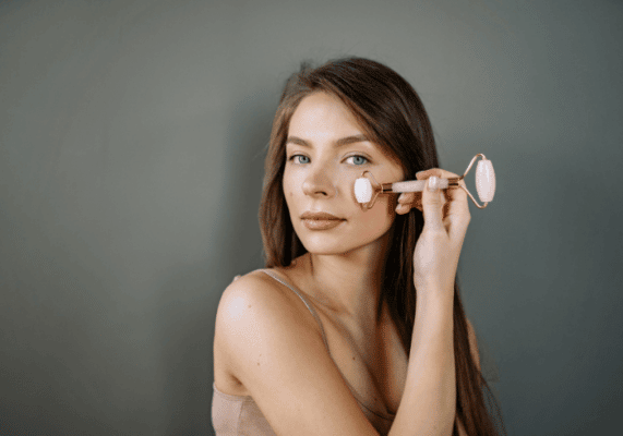 Masaj facial: beneficii şi efectul său asupra pielii