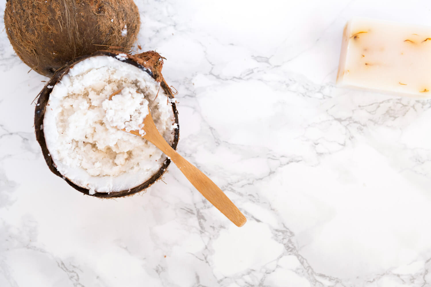 exfoliant cu ulei de cocos